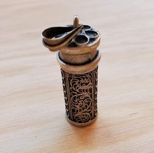 APOTHECARY PENDANT